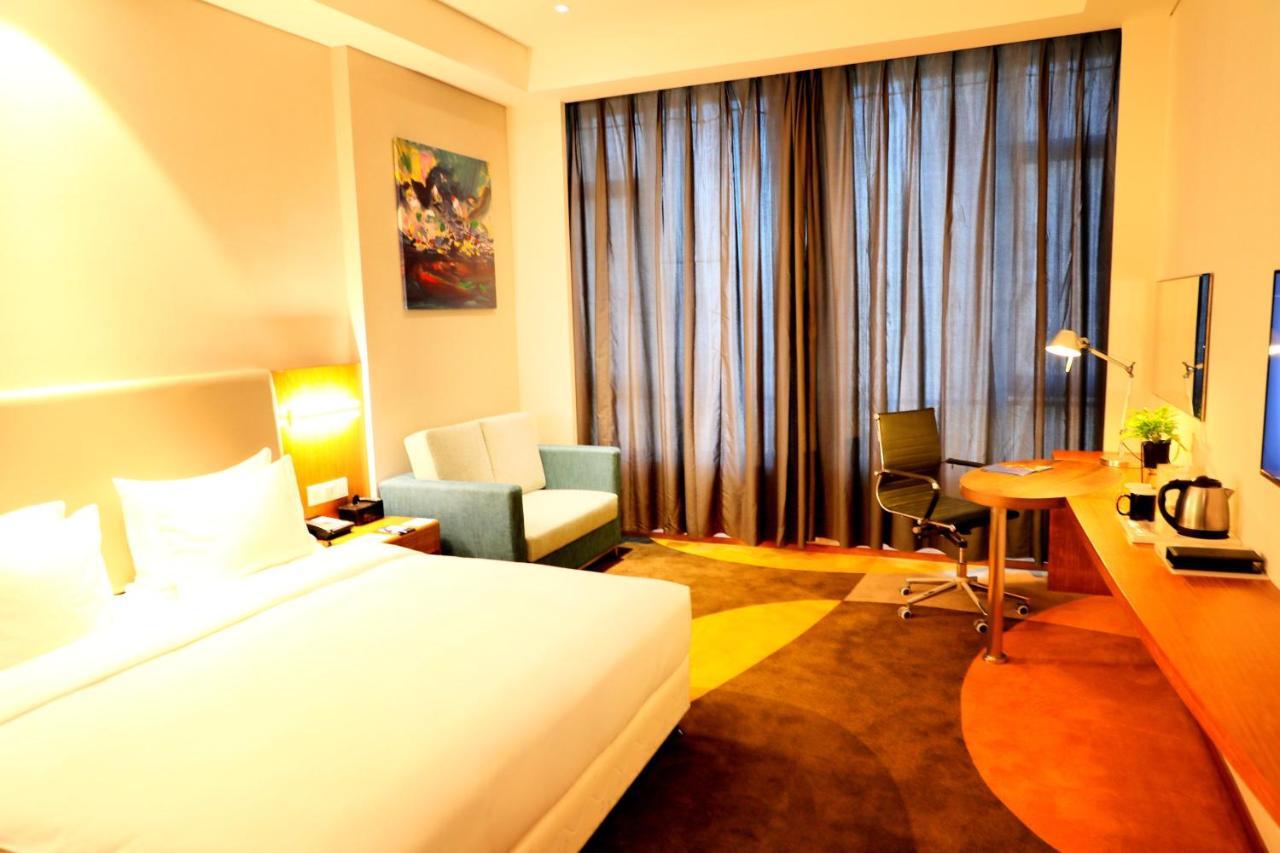 Holiday Inn Express Luoyang Xiyuan Buitenkant foto